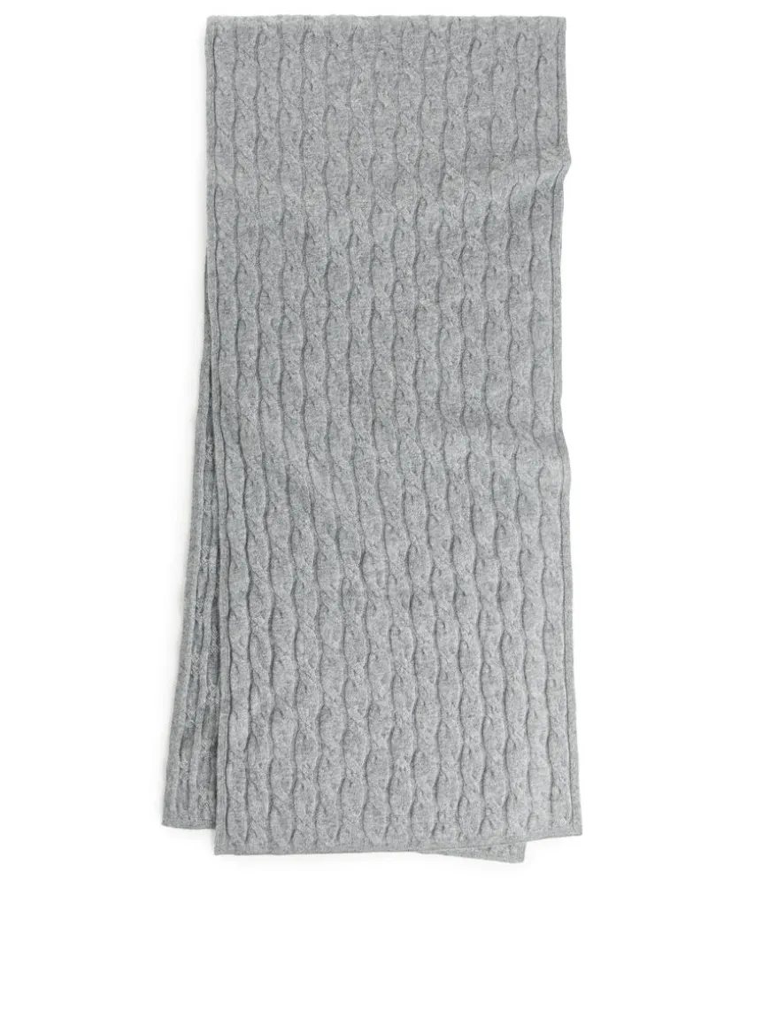 Cable-Knit Cashmere Scarf
