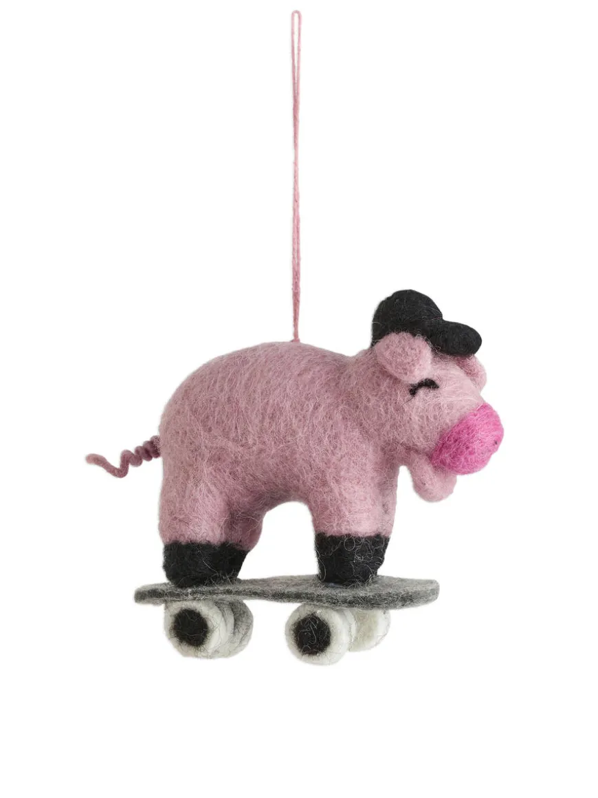 Felt So Good Skating Pig