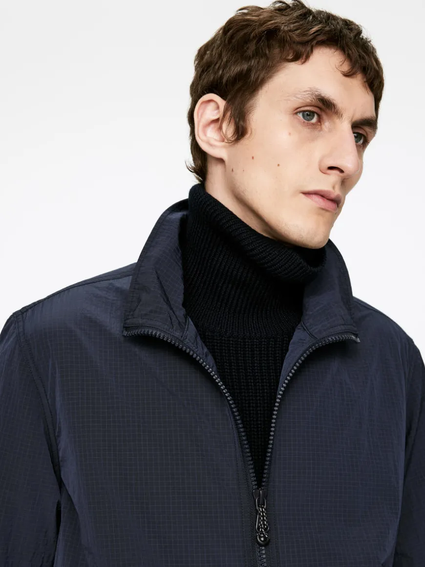 Lightweight Windbreaker