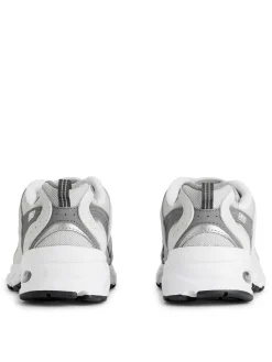 New Balance 530 Trainers