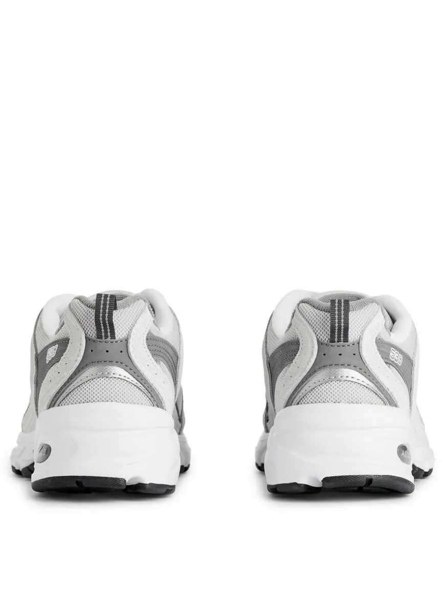 New Balance 530 Trainers