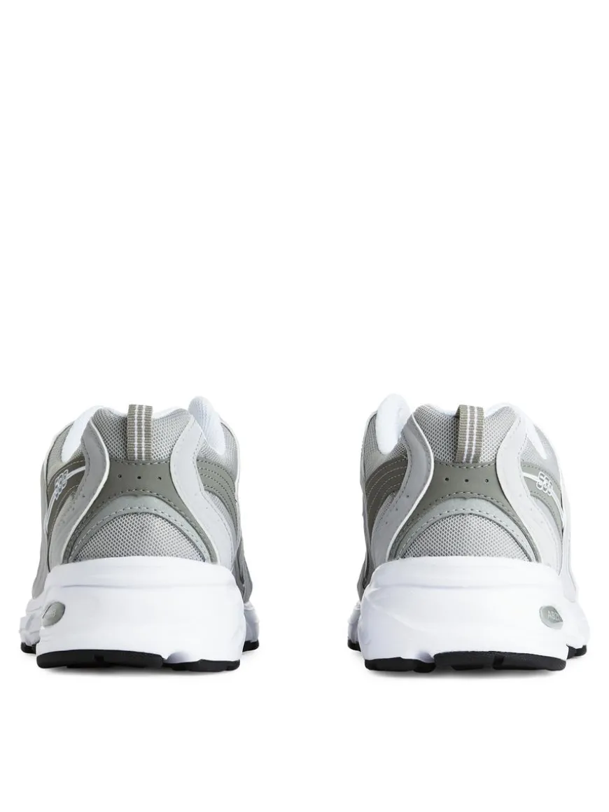 New Balance 530 Trainers