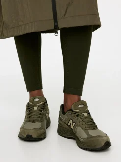 New Balance 2002R Trainers