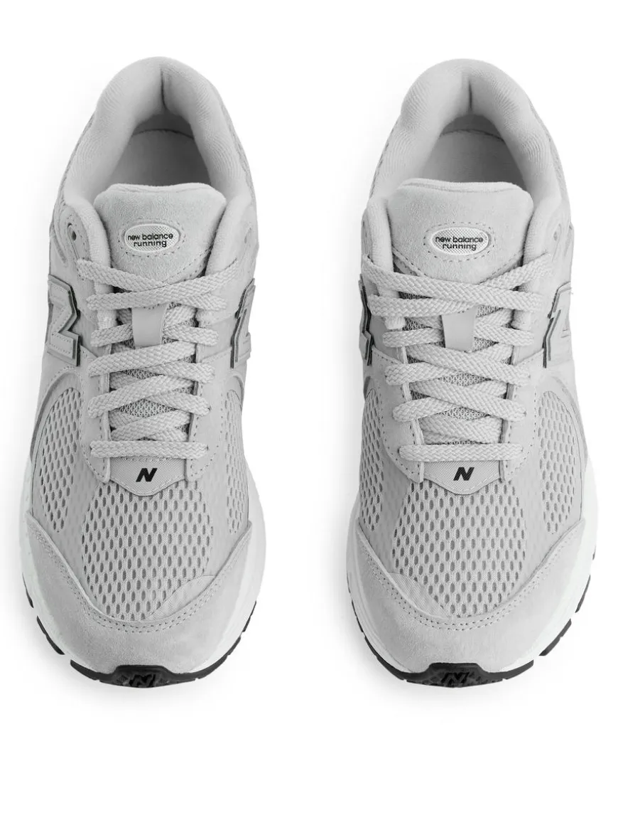 New Balance 2002R Trainers