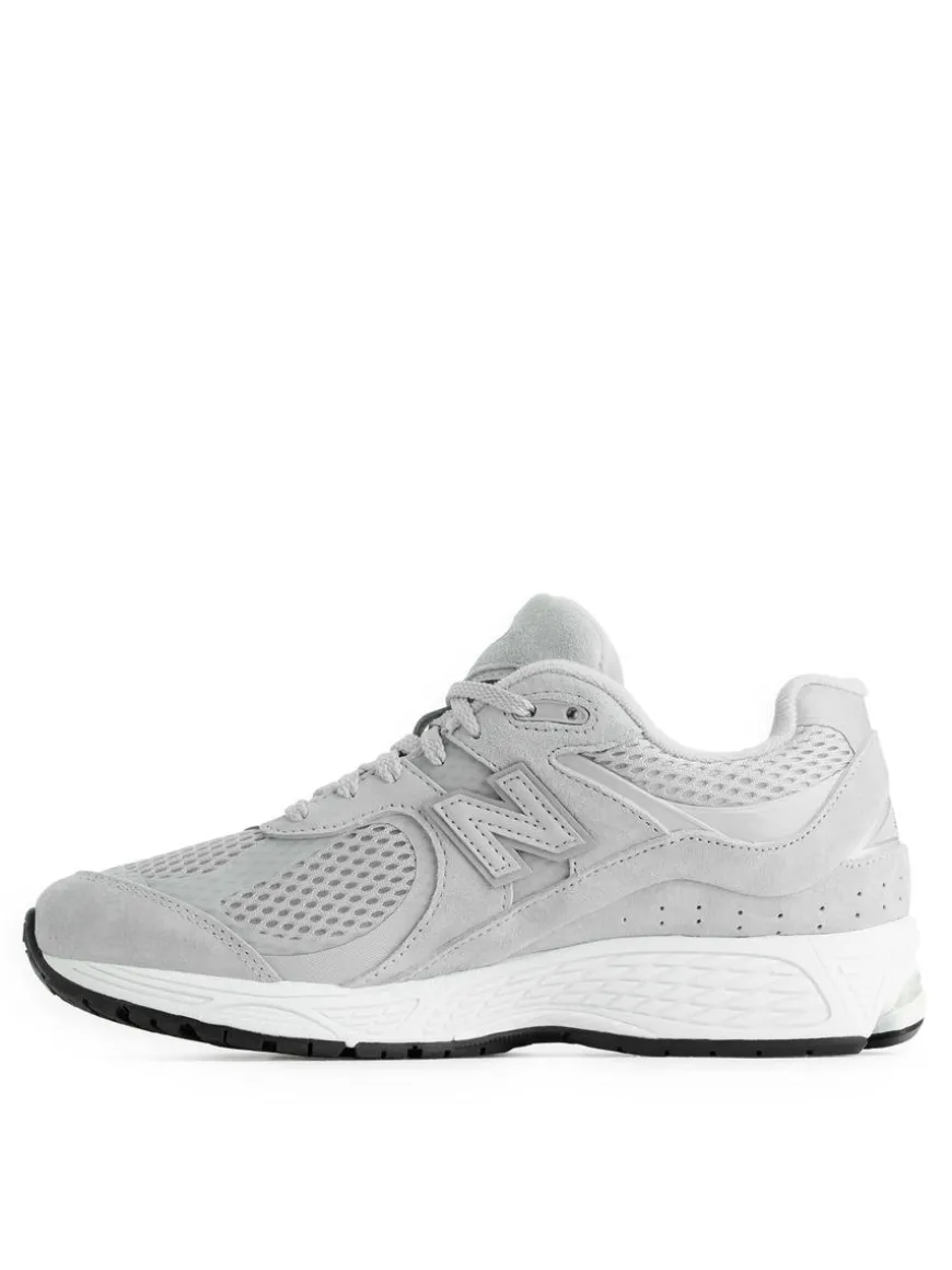 New Balance 2002R Trainers