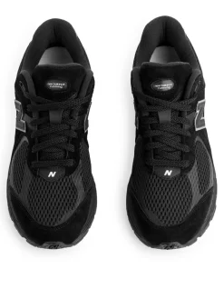 New Balance 2002R Trainers