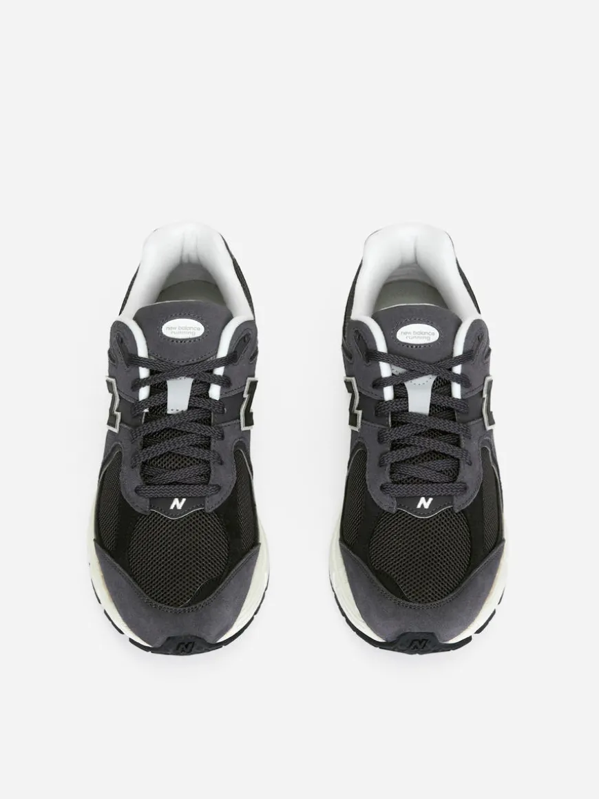 New Balance 2002R Trainers