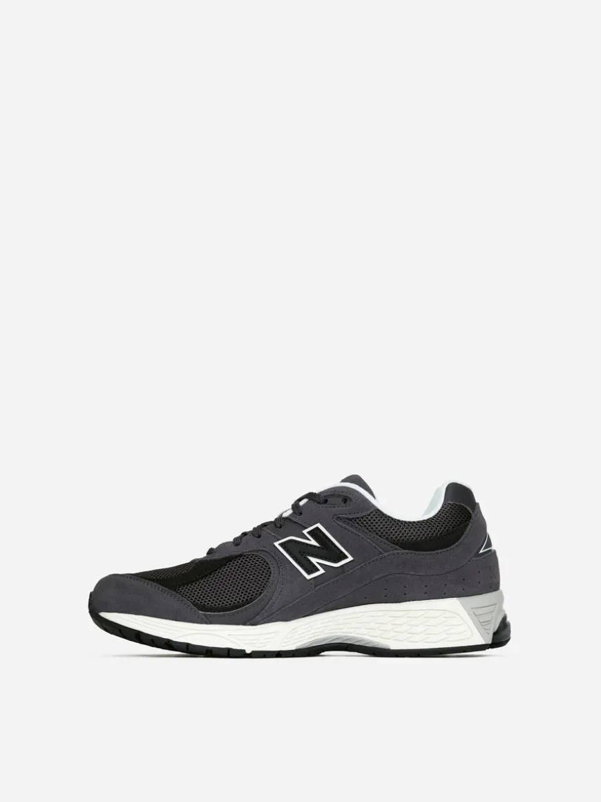 New Balance 2002R Trainers