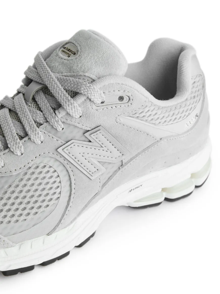 New Balance 2002R Trainers