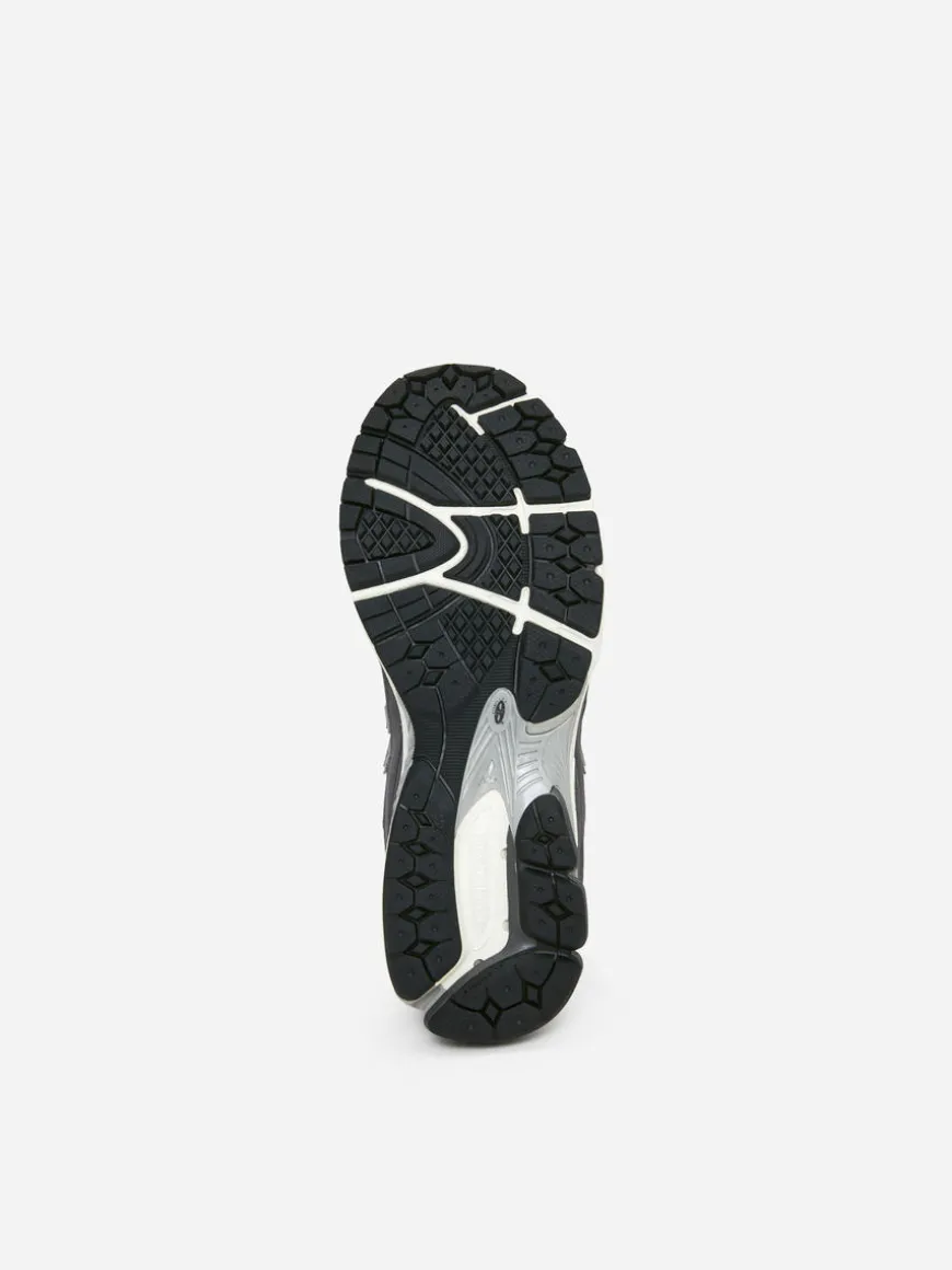 New Balance 2002R Trainers