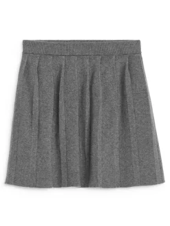 Pleated Knit Skirt