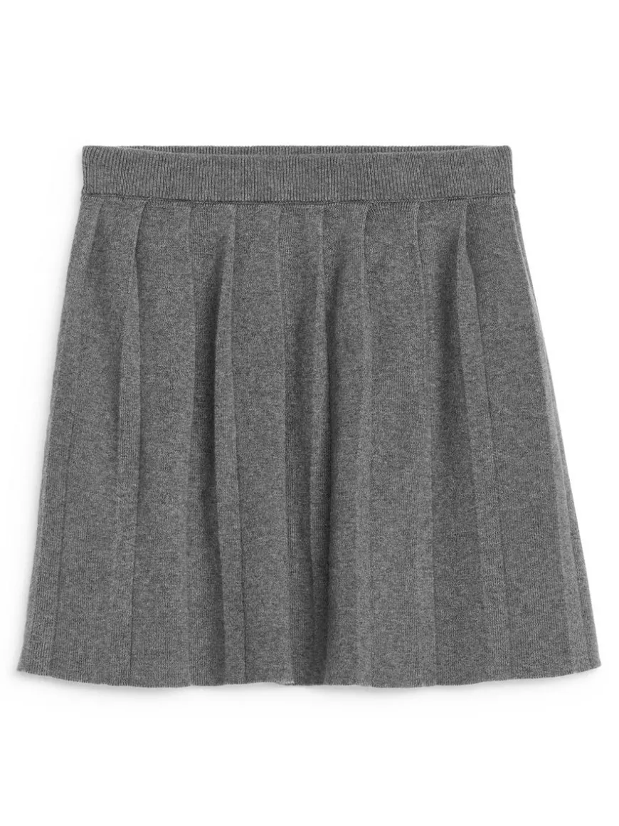 Pleated Knit Skirt