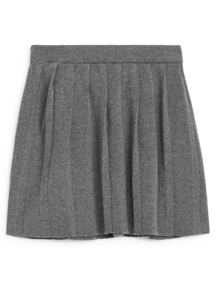 Pleated Knit Skirt