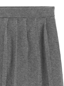 Pleated Knit Skirt