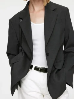 Slim Single-Breasted Blazer