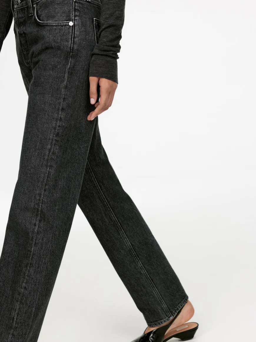 SNOW Slim Straight Jeans