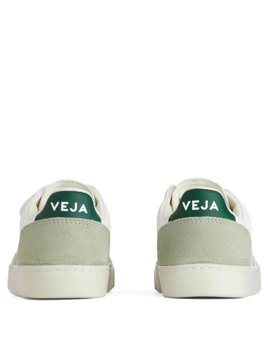 Veja V-12 Junior Trainers