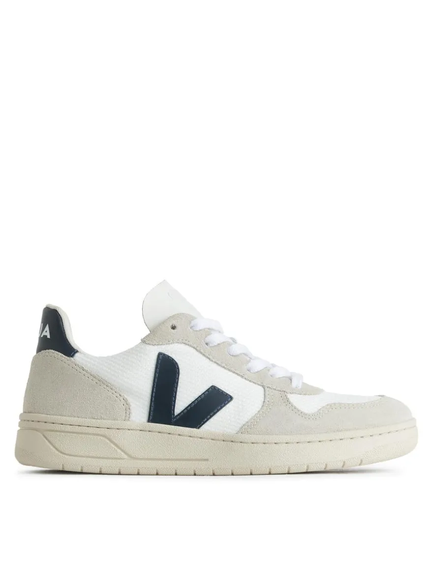 Veja V-10 Trainers