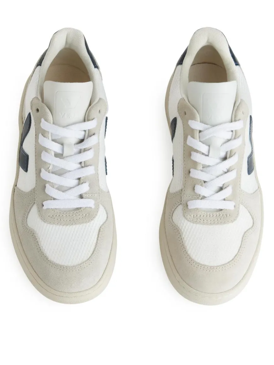 Veja V-10 Trainers