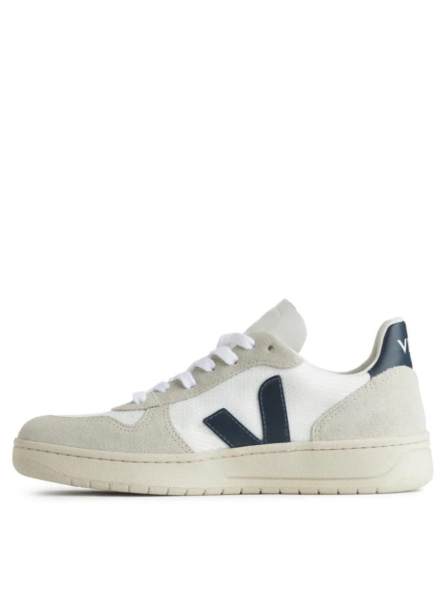 Veja V-10 Trainers