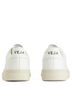 Veja V12 Trainers